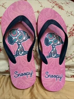 Peanuts Snoopy Pink Paisley Flip Flops with Navy Straps